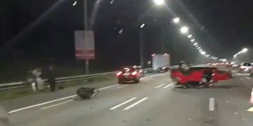 Kereta Terbalik …Enjin Tercabut