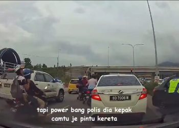 Netizen Terpegun – Abang Polis Jadi Hulk…Kepak Pintu Bezza Camtu Aje