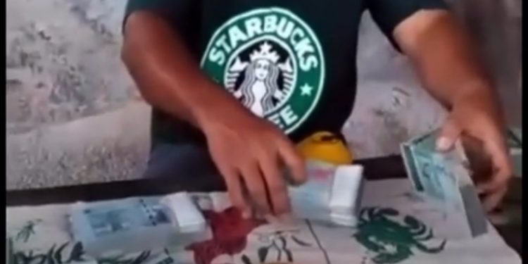 Video Kumpulan Lelaki Berjudi Tular, Jumlah Atas Meja Tak Beringat