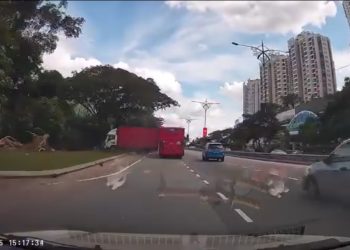 Bas Langgar Lori Parkir Di Jalan Skudai–Pantai Lido, Tiga Penumpang Cedera Ringan