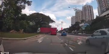 Bas Langgar Lori Parkir Di Jalan Skudai–Pantai Lido, Tiga Penumpang Cedera Ringan