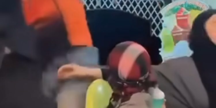 Influencer Lelaki Didakwa Diserang Pekerja Kedai Tomyam