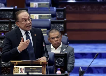 ‘Kenapa Nak Teruskan Kes Hanya Kerana Pernah Jadi Staf Saya’ – PM