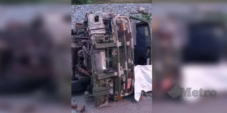 Seorang Anggota Tentera Maut, Empat Cedera Nahas Trak ATM