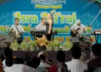 Aksi Goyang Dangdut Cemari Program Israk Dan Mikraj Di Banyuwangi