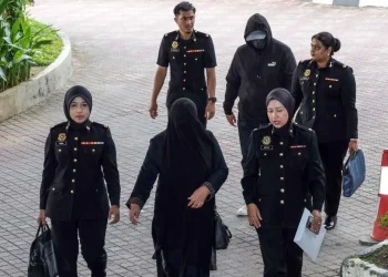 Pegawai Imigresen Didakwa Terima Rasuah Lebih Setengah Juta, Isteri Guna Wang Haram Beli Emas