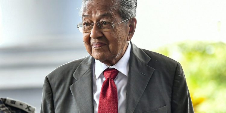Tun Dr Mahathir Dimasukkan Ke IJN Selepas Dilaporkan Terjatuh Di Kediaman