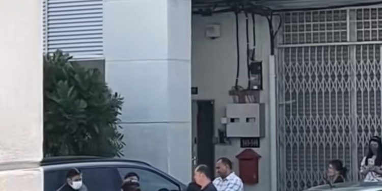 Digari, Menangis Hingga Pengsan