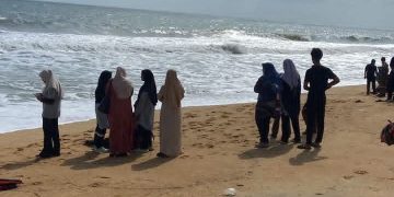 Dua Beradik Lemas Di Pantai Sura Tengah
