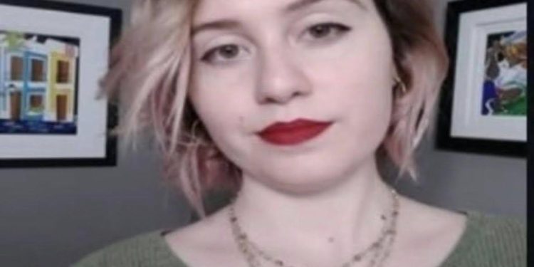 Wanita Ditembak Mati Di Muka Oleh Ejen ICE