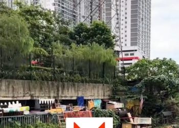 Setinggan Besar Antara Dua Blok Kondo Terkenal