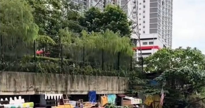 Setinggan Besar Antara Dua Blok Kondo Terkenal