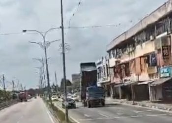 Suruh Pemandu Lori Ni Bayar Ganti Rugi Boleh Tak….