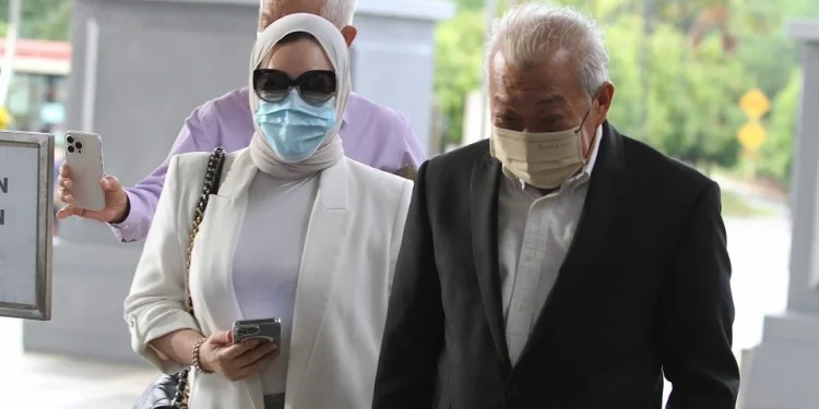 Kes Rasuah RM2.8 juta: Mahkamah Bebaskan Bung Moktar, Tuduhan Terhadap Zizie Izette Kekal