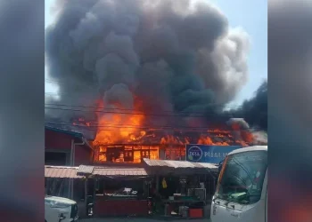 6 Rumah Kedai Musnah Dalam Kebakaran