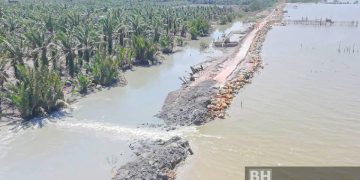 Benteng Pecah Di Sungai Berong Laut Dibaiki Secara Berfasa, Pasang 1,865 Beg Pasir