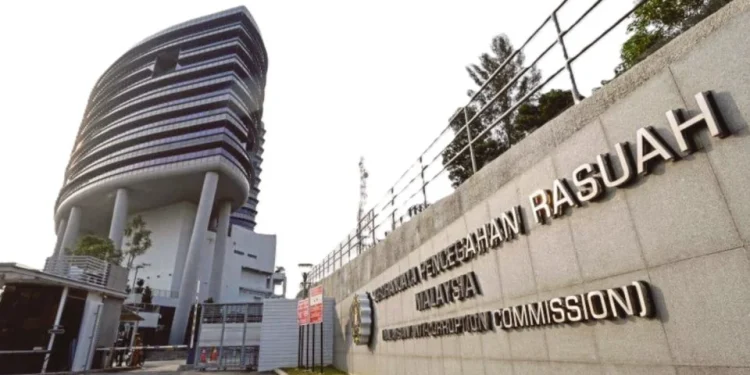 Lima Direman Kes Rasuah Pegawai Kanan TLDM