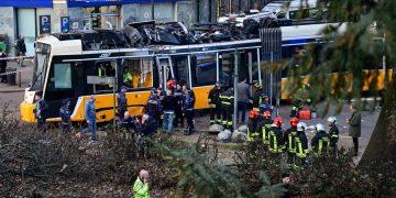 Trem Terbabas Rempuh Bangunan Di Milan, Dua Maut Dan Puluhan Cedera
