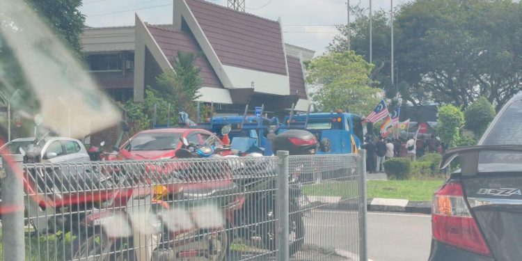 Firdaus Wong Dakwa MPS Tutup Pagar, Letak Trak Tunda Halang Wakil NGO Masuk 