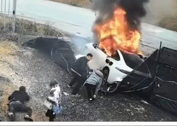 EV Terbakar Kurang Seminit Selepas Rempuhan, Kesesuaian Pemegang Pintu Terbenam Jadi Tumpuan