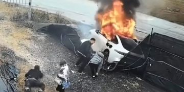 EV Terbakar Kurang Seminit Selepas Rempuhan, Kesesuaian Pemegang Pintu Terbenam Jadi Tumpuan