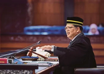 Belum Terima Apa-apa Surat, Johari Sahkan Tempat Duduk Pemimpin Dipecat BERSATU Termasuk Hamzah Di Parlimen Kekal