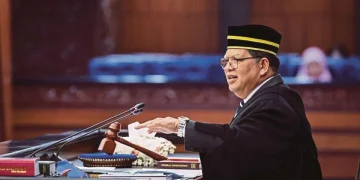 Belum Terima Apa-apa Surat, Johari Sahkan Tempat Duduk Pemimpin Dipecat BERSATU Termasuk Hamzah Di Parlimen Kekal