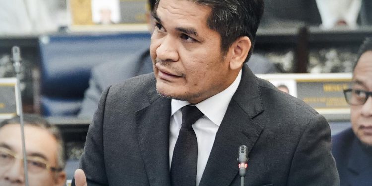 Mengapa Masih Belum Ada Arahan ‘Work From Home’? – Radzi Jidin