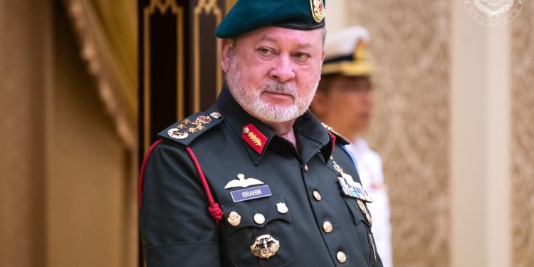 Fenomena Cuaca Panas: Agong Nasihat Rakyat Ambil Langkah Berjaga-Jaga