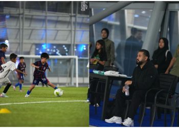 Tunku Mahkota Ismail Menyaksikan Puteranya Beraksi Di Pusat Latihan Tertutup JDT