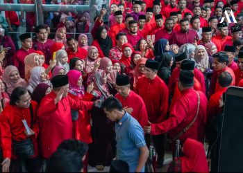 Lautan Merah Di Gombak – Azmin Ali