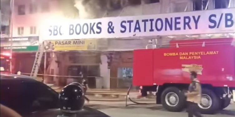 Kedai Buku Ikonik 70 Tahun Di Seremban Hangus Dalam Kebakaran