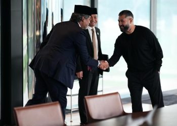 Tunku Mahkota Ismail Terima Mengadap Onn Hafiz, Khairy Jamaluddin