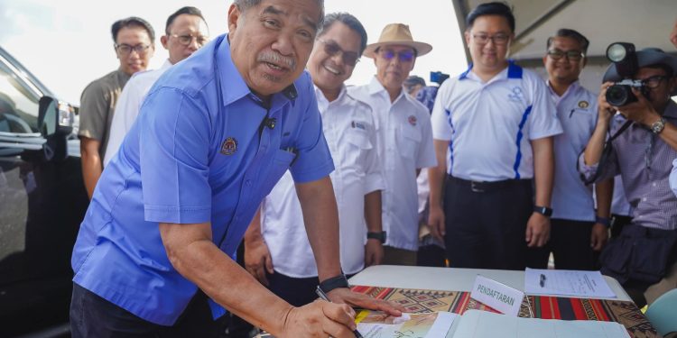 ‘Bukan Pesawah Saja Terbeban, Kerajaan Turut Tanggung Tekanan Besar’ – Mohamad Sabu