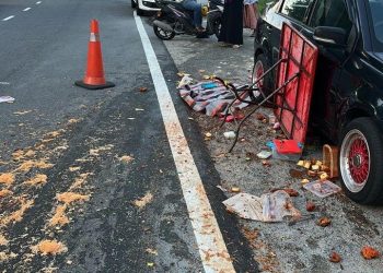 Peniaga Tepi Jalan Dirempuh, Suspek Dipercayai Pandu CR-V Hitam Larikan Diri
