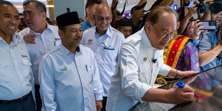 Australia Minta Bantuan Minyak, ‘Kita Jawab Insya-Allah Kalau Ada Lebihan Kita Bagi’ – PM Anwar