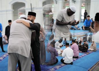Staf JDT Peluk Islam Disaksikan Tunku Mahkota Ismail Di Masjid Jamek Pasir Pelangi