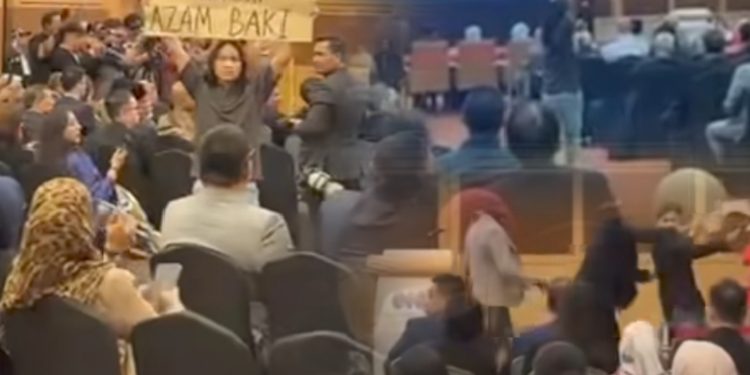 Program Wacana Ilmiah Perdana Kecoh: Dua Pemuda Lancar Protes Ketika Azam Baki Berucap