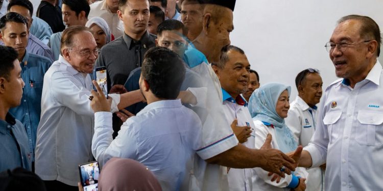 Rakyat Berhak Tahu Kebenaran, Bukan Terperangkap Fitnah Pembangkang – PM Anwar