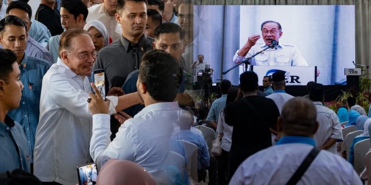 ‘Merengek Kat luar’, Jadi Pencacai Lindungi Tun, Tan Sri Perasuah – PM Anwar