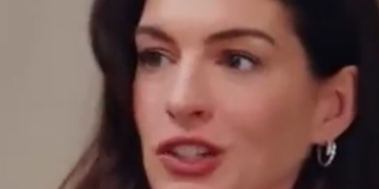 “Insha’Allah” Jadi Sebutan, Anne Hathaway Raih Perhatian Dunia