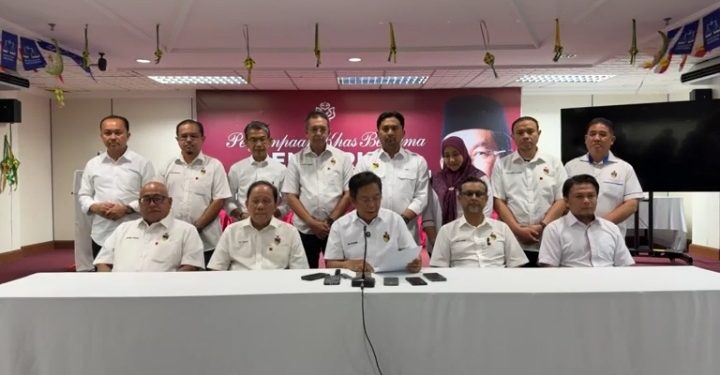 Kerajaan Negeri Sembilan Tumbang? – 14 ADUN BN Umum Tarik Sokongan Terhadap MB