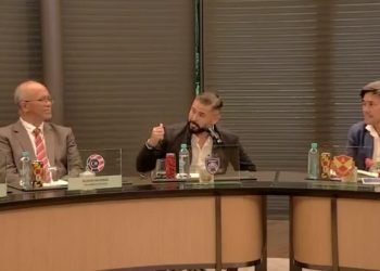 Tunku Mahkota Ismail Minta Mesyuarat Ditangguhkan Hormati Azan