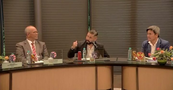 Tunku Mahkota Ismail Minta Mesyuarat Ditangguhkan Hormati Azan