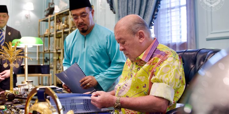Sultan Ibrahim Terima Sembah Laporan Lima Pembinaan Masjid Baharu di Johor