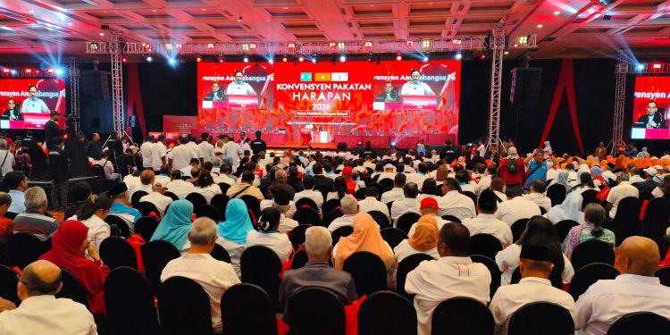 Laungan ‘Tolak UMNO’, ‘Pengkhianat’, ‘Reformasi’ Di Konvensyen Pakatan Harapan Johor