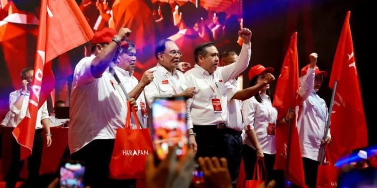 Anwar Lontar Laungan Keramat: “Lawan Tetap Lawan! Membujur Lalu Melintang Patah!”
