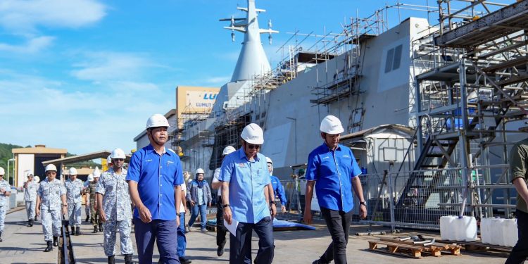 Pembinaan Kapal LCS Ikut Jadual, Penyerahan Pertama Disember 2026 – Khaled Nordin