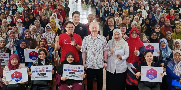 DAP Tak Perlu Takutkan Pengundi Bukan Muslim, MCA Bersama BN Johor – Wee Ka Siong