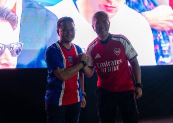 Tengku Zafrul Kesal Jersi Jadi Isu Politik, Dakwa Kekal Sokong Liverpool